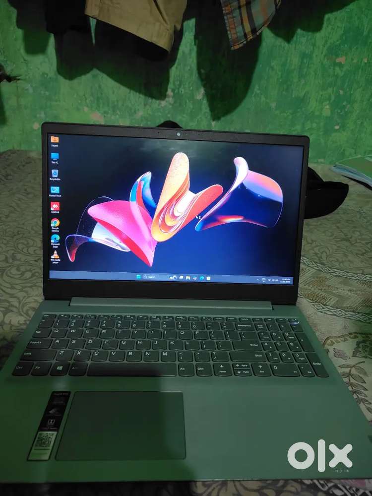Urgent selling my Lenovo i3 7th gen ,