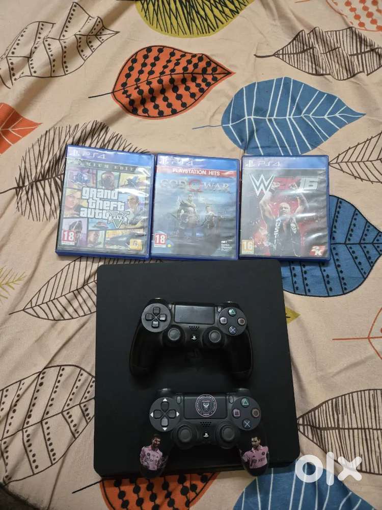 Playstation 4 1Tb with 2 controllers and 3 Games