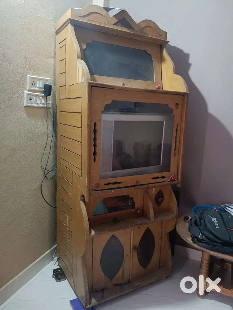 इस में आप कपड़े,टीवी,और बहुत सी चीज़ आप रख सकतें है