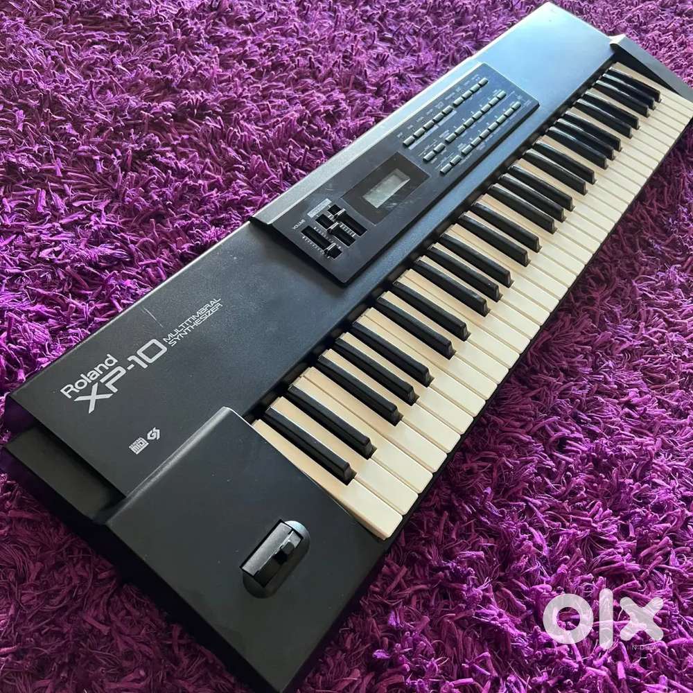 Roland XP 10 synthesizer