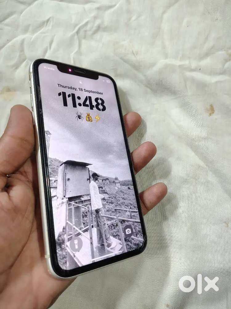 iPhone 11 64gb new condition he no screth
