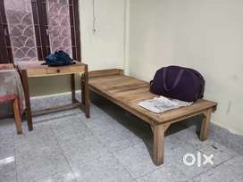 Pg available for girls near parijat academy