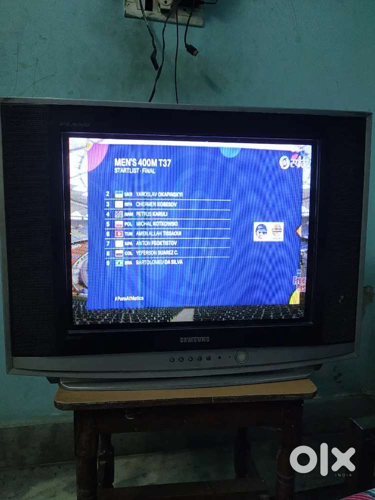 24 colour TV (size 24.5 × 17.5)