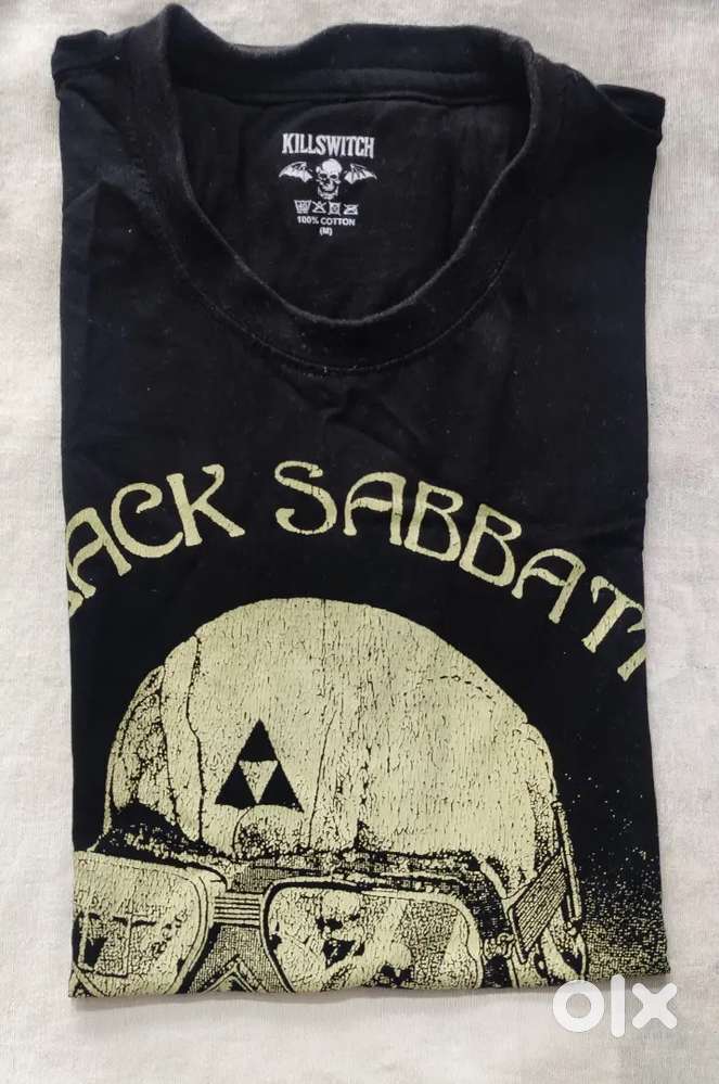 Mens cotton t shirt. 5 t shirt hain. Ek t shirt Rs 200 ki hai.