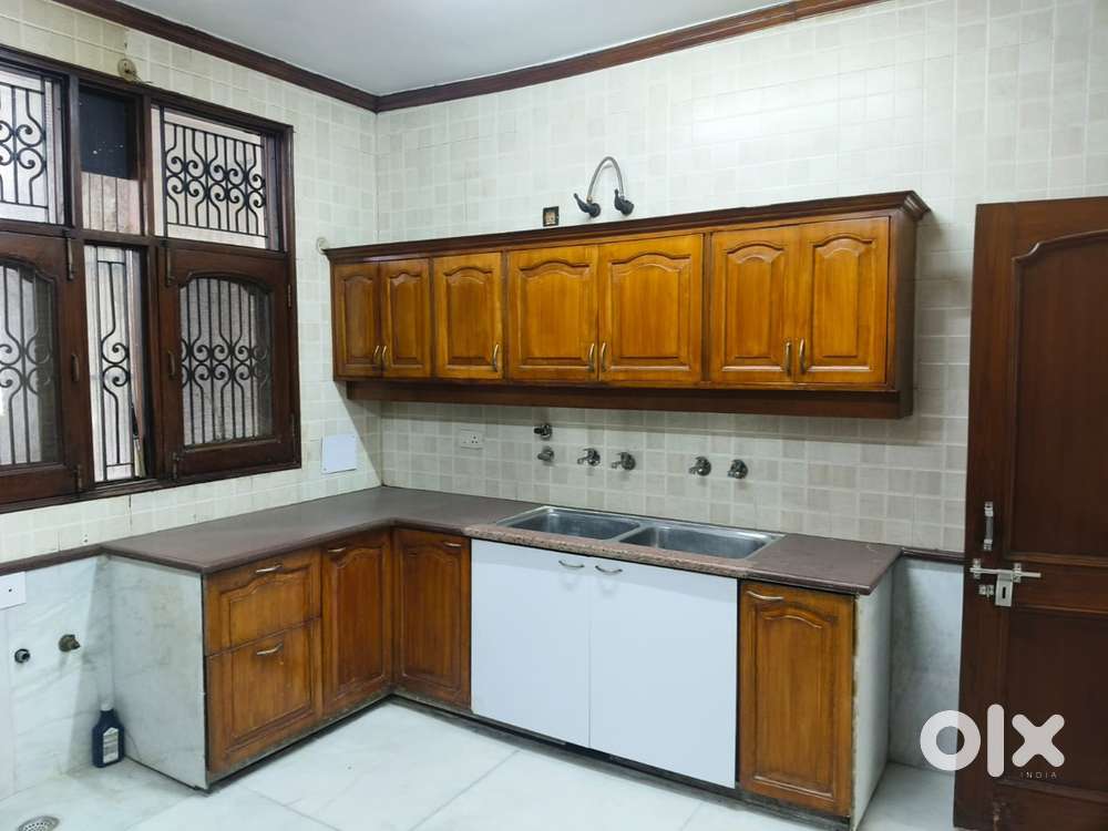 Fully furnished house available for bachelor