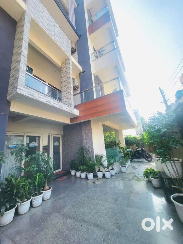 PG Near Spaze Palazo, Unitech Vista, Central Park, Candor Tech Space