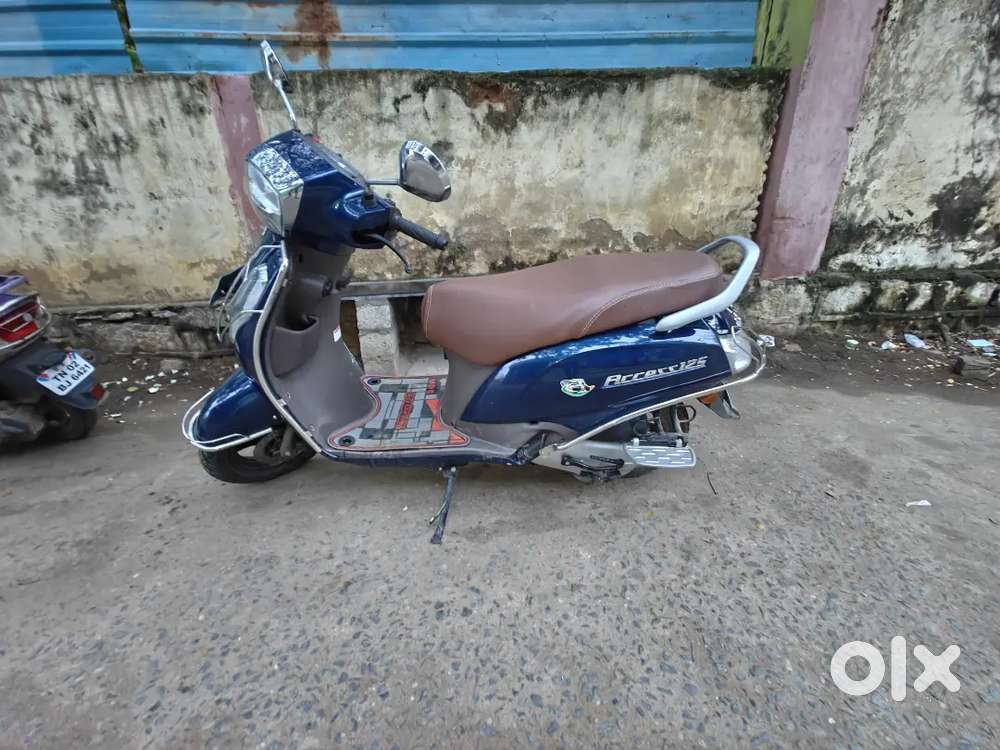 Double disc.Alloy wheels.blooth Top model