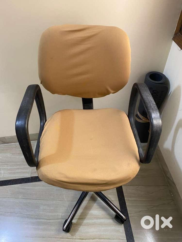 Computer Revolving Chair With Adjustable Height