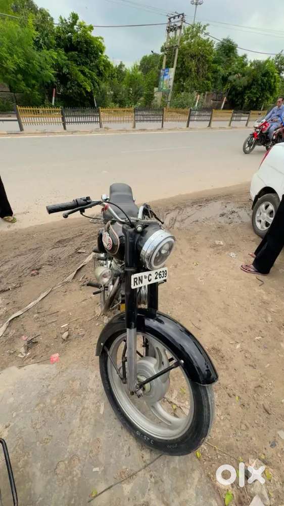 Old model bullet 350 black colour all working good starting new tyre