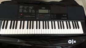Casio CT-X700 with stand & Gig Bag, only 1 year old, hardly used, New condition