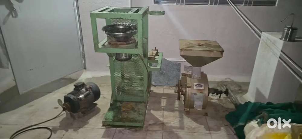 Atta chakki with seviyan machine