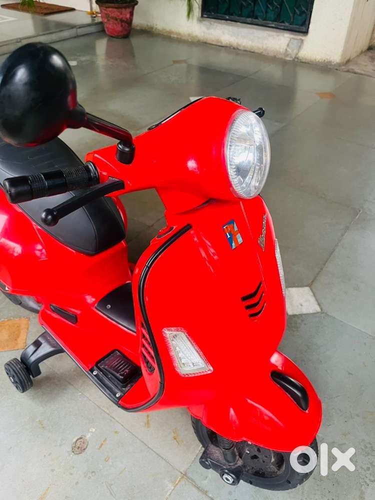 Battery operated, rechargable kids vespa bike red colour,