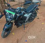 Apache rtr 160 4V सेल पे है