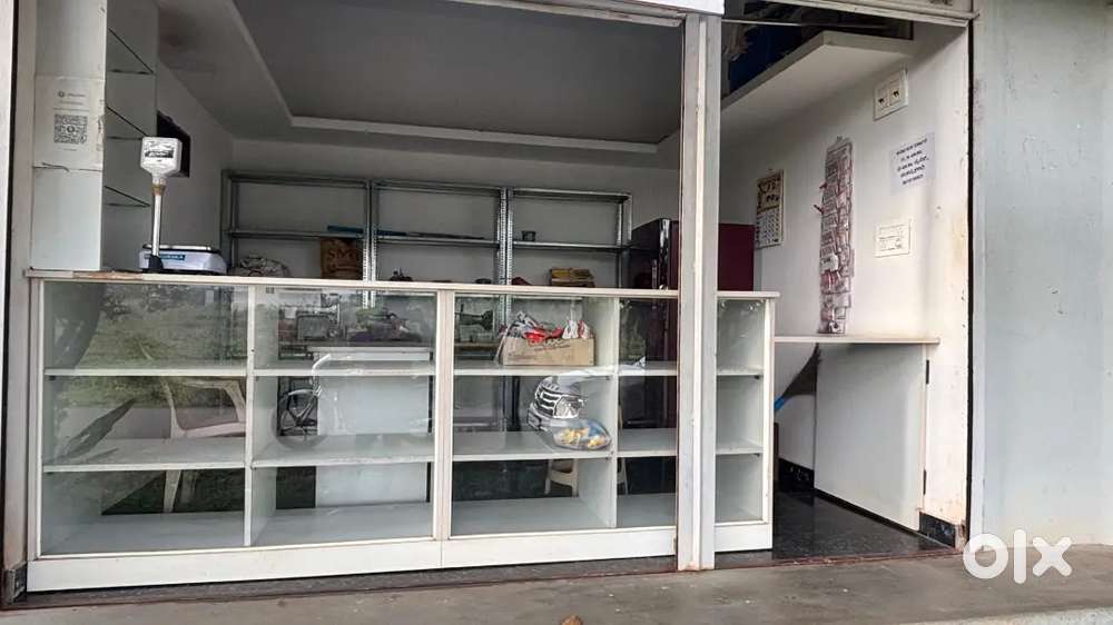 Shop for rent with racks