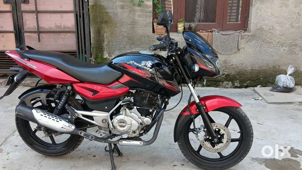 Bajaj Pulsar 150 red black colour (2016 model)
