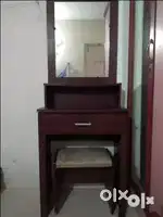 Dressing table without drawers