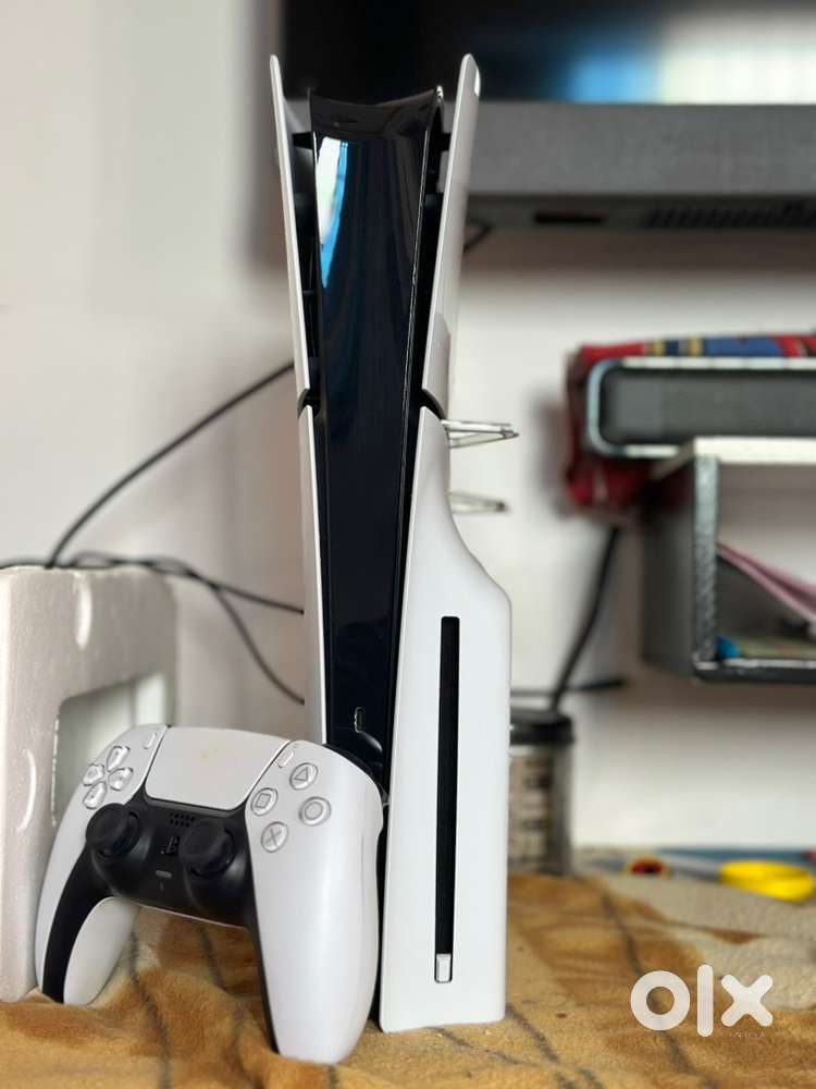 Playstion 5  PS5 slim disk edition  3 months old