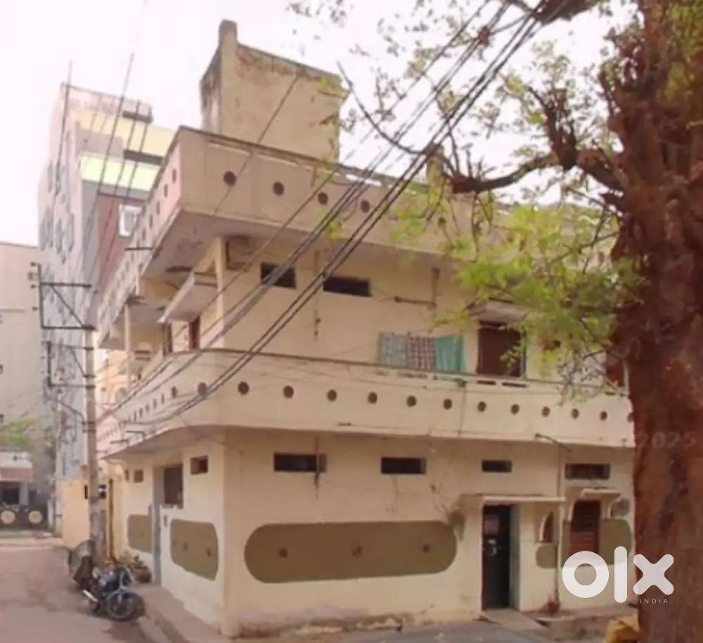Full first floor with 5 rooms , kitchen, bathroom for Rs.12650 monthly