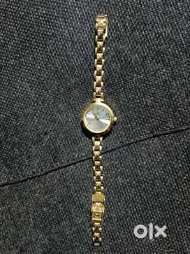 Women's watch: Titan 2598YAA