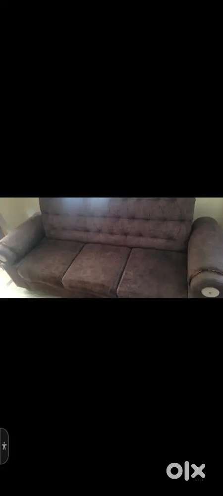 Good quality sofa 2 sets 6 seater