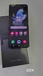 Samsung Galaxy Flip 4 128gb/8gb 5G in good conditionn