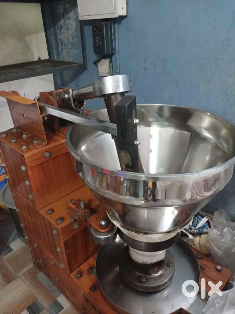 “Coconut Oil Extraction Machine for Sale – Good Condition”