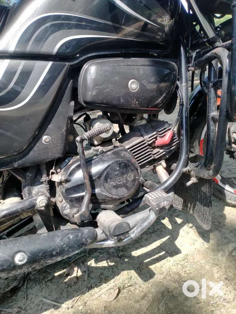 Bhai akdam badhiya condition me hai jo gadi chalat hai vo bahar hai