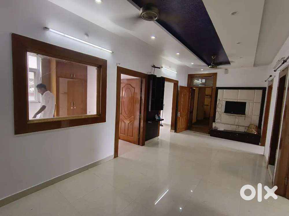 3 BHK Flat For Rent Near ShishMahal Nainital Road Lift Available