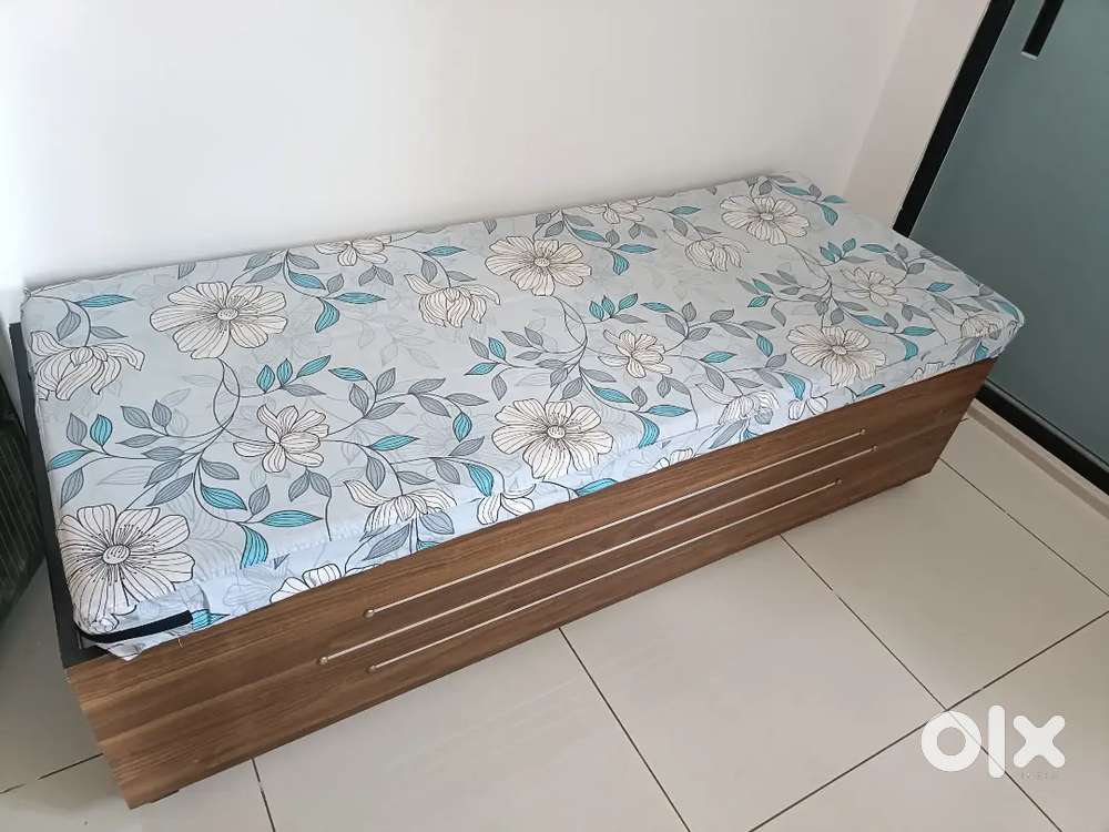 Single bed with mattress