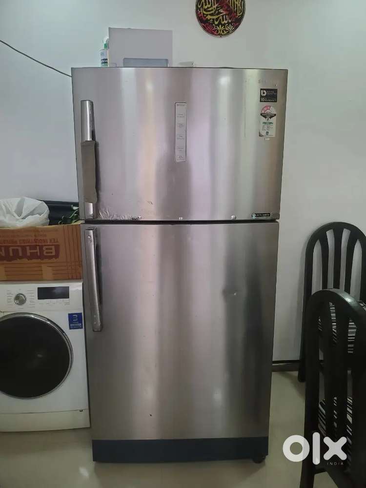 Samsung digital inverter refrigerator .