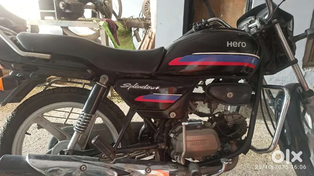 Brand new condition everything is okay pichhla tyre new hai