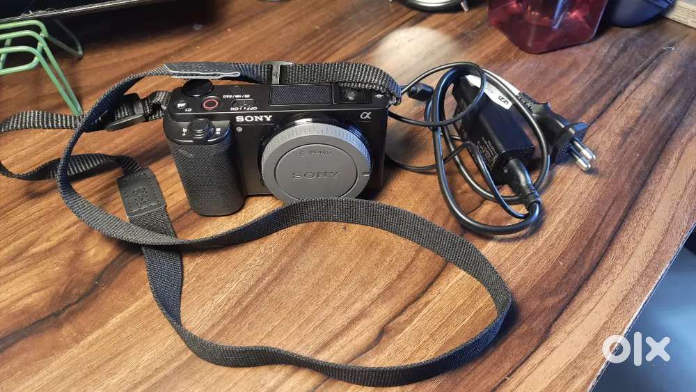 SONY-  Crop sensor camera -ZV-E10 + 1.8f 50mm aps-c prime lens