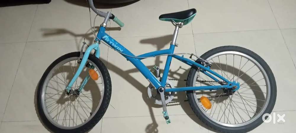 BTwin cycle 20 inch - Like New