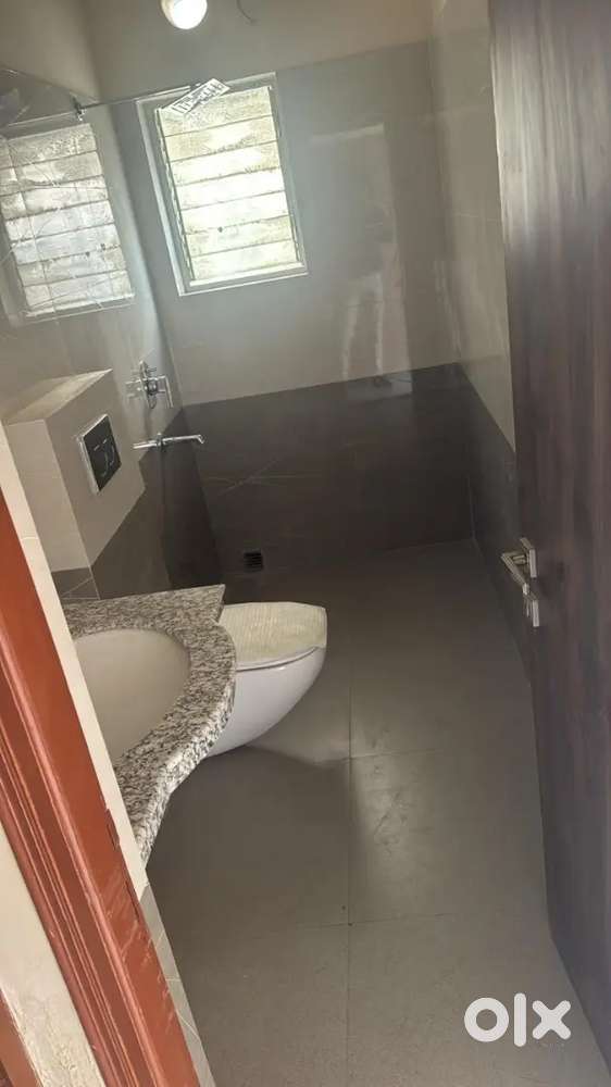 3 bhk semifinished flat on rent.