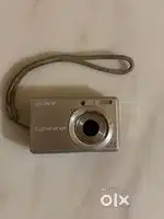Sony DSC-S750 Point and Shoot camera