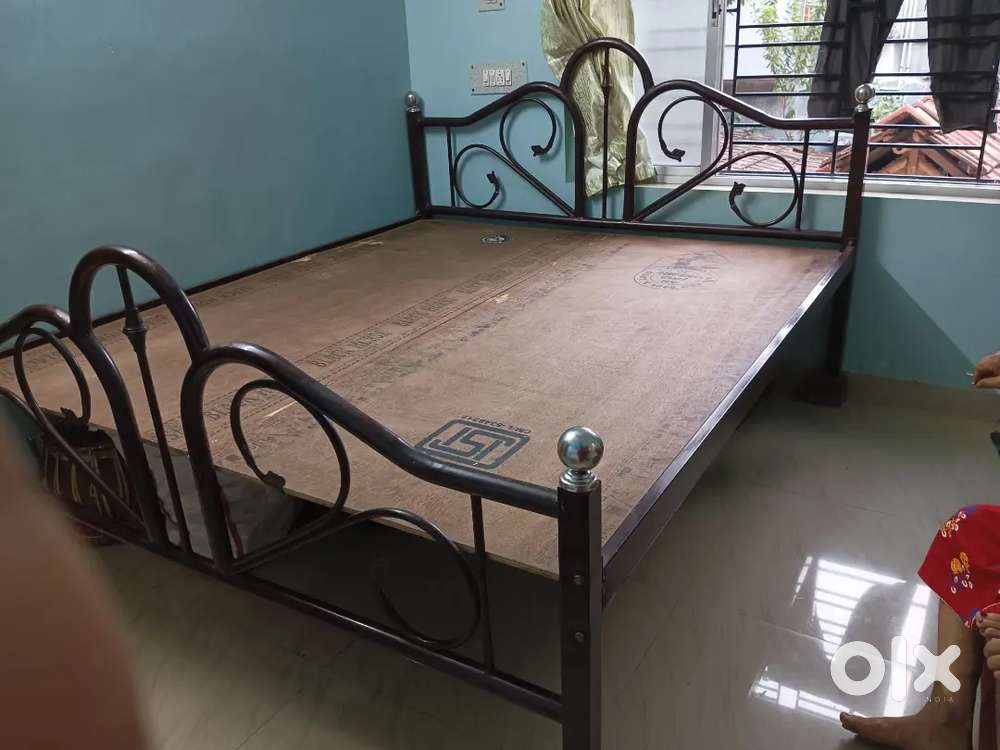 Iron bed for sell