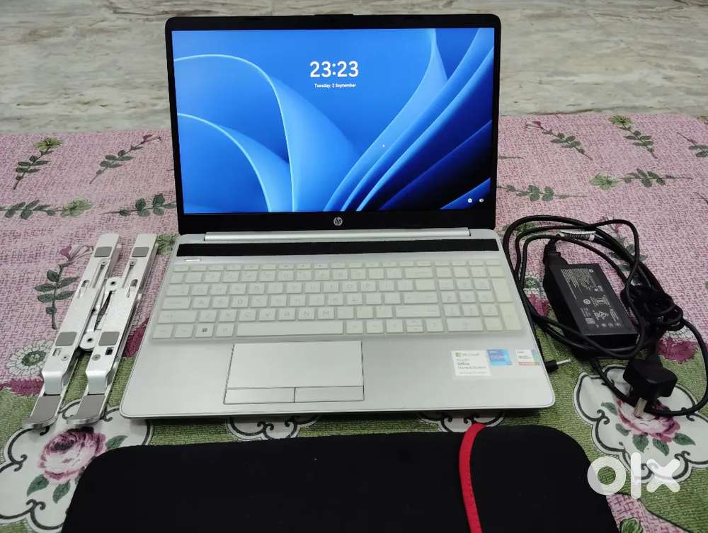 HP 15s - du3517TU (i5 /8GB /512 GB)