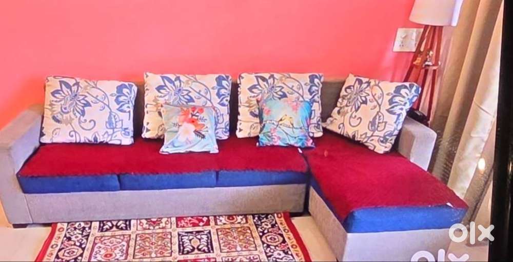 5 seater sofa, 1.5 ton window AC and a in very good condition for sale