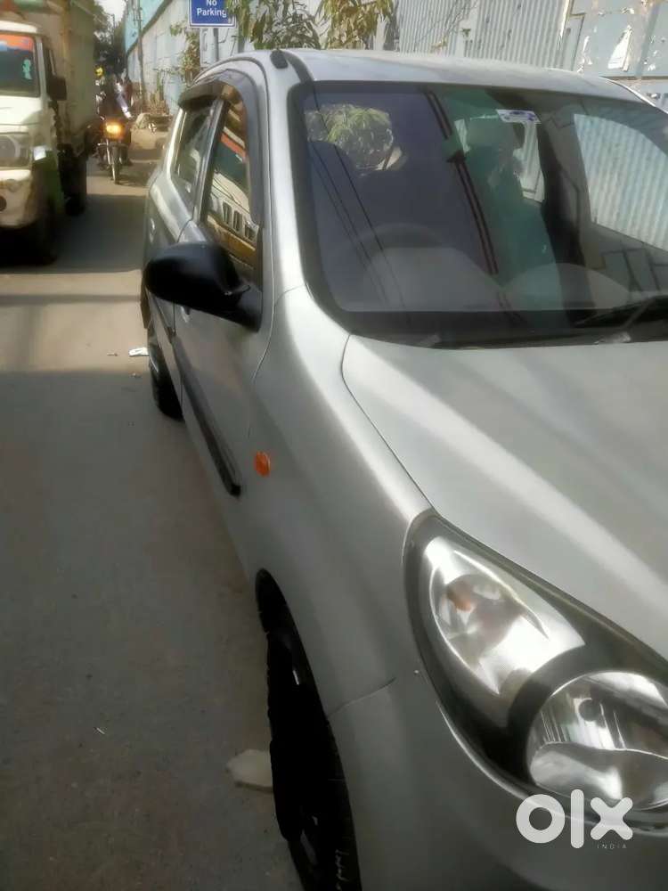 Mint condisan me he charo tayer new he. c n g lagi hui he paas nahi he