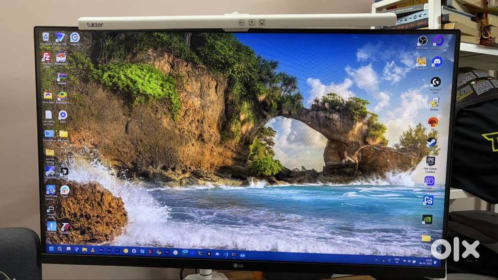 LG 32 inch IPS QHD 1440p monitor in good condition for 15k
