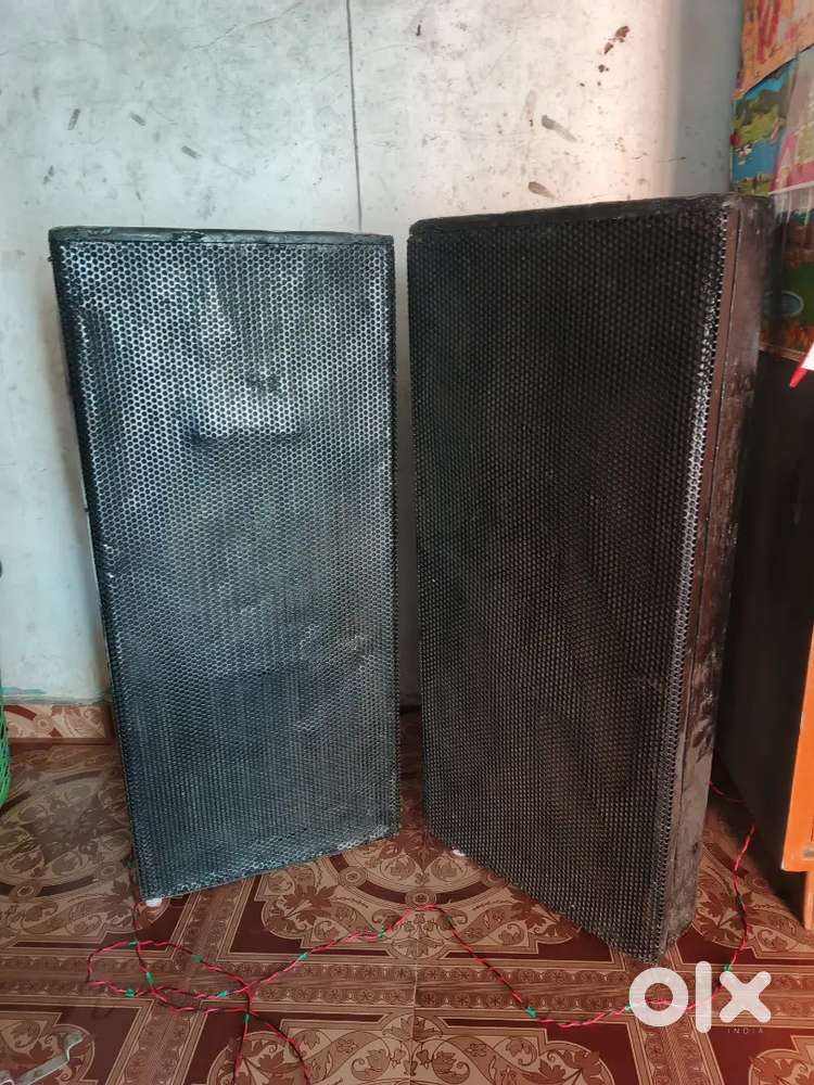 Speaker DJ and amplifier