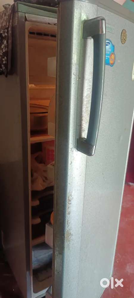 Samsung 242L Fridge – Very Good Condition, Low Price