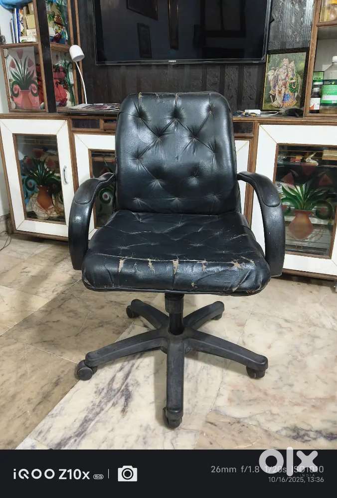 Office chair for sale - Comfortable & Adjustable