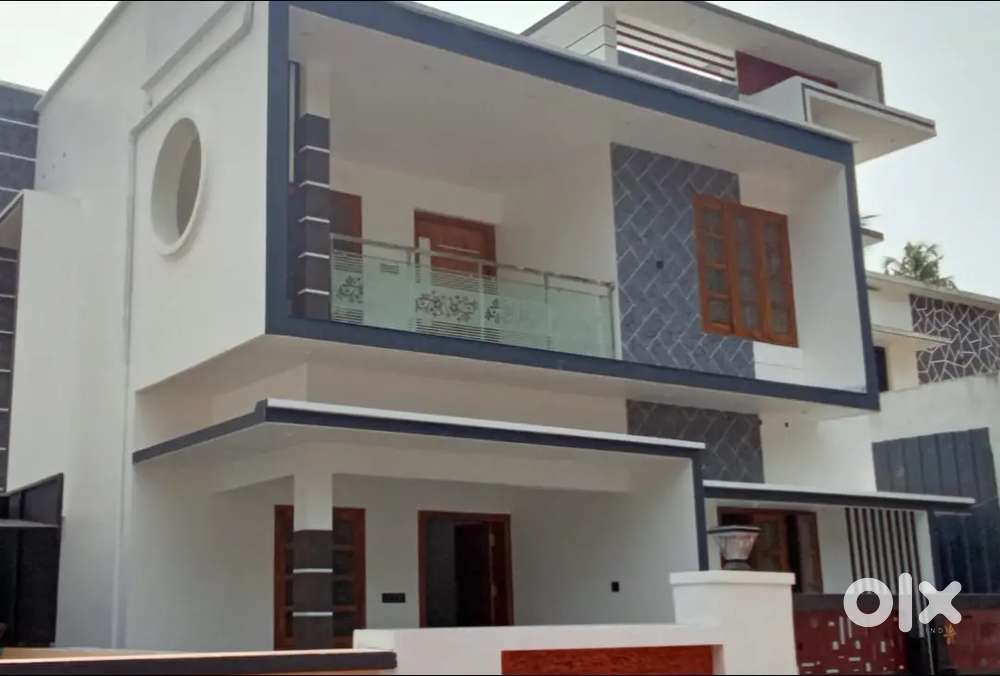 കേരളപുരം -പെരുംപുഴ ബസ് റൂട്ടിൽ നിന്നും 100 മീറ്റർ 6 സെന്റ് 4Bhk വീട്