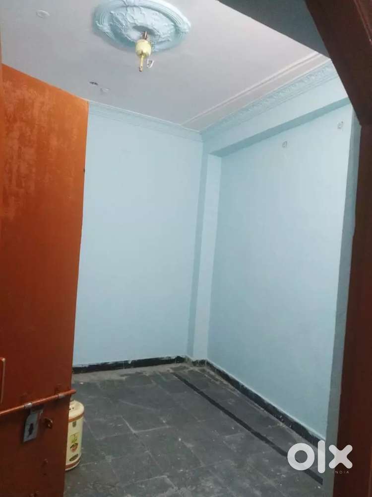 2 BHK IN HUSSAINI ALAM PRIME LOCATION