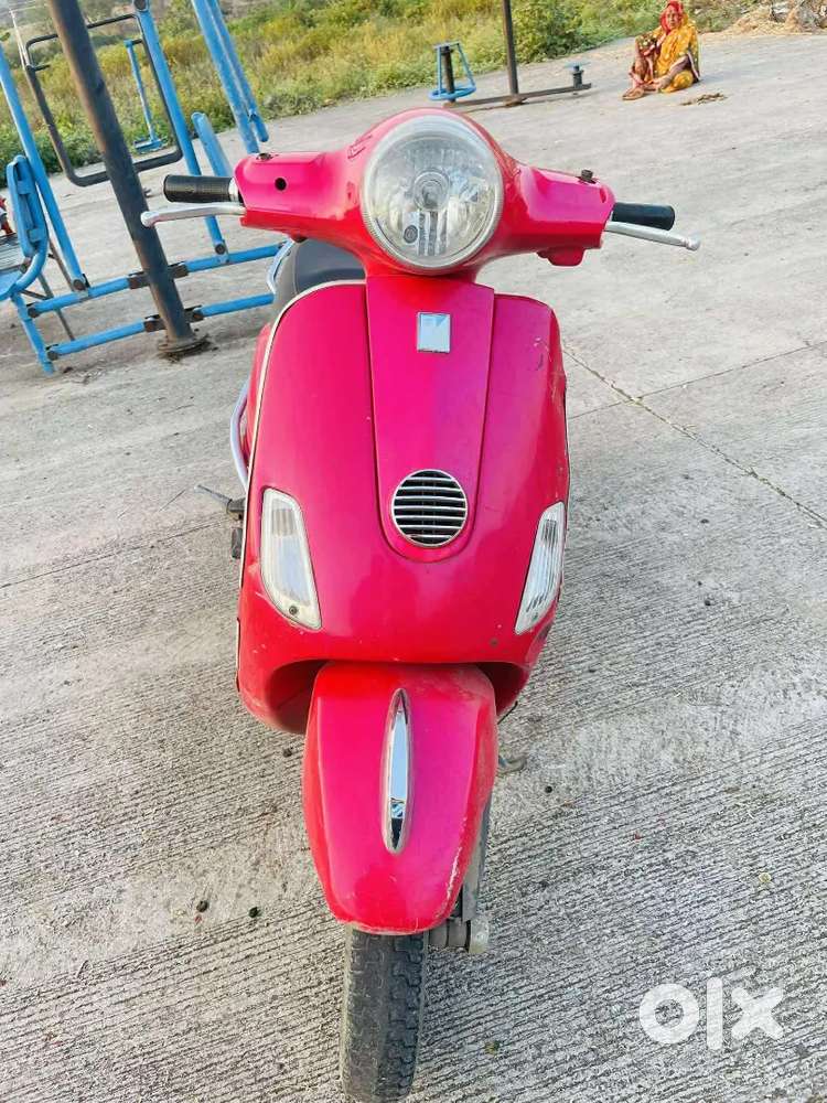 Vespaa model 2019 scootar nice condition