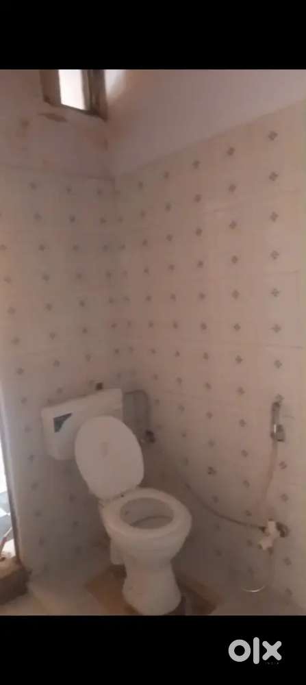 Near atal chauraha saraswatipuram, jankipuram extension