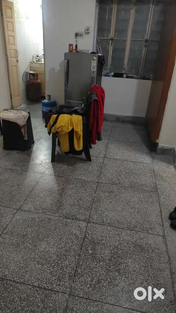 Only single girl required sharing