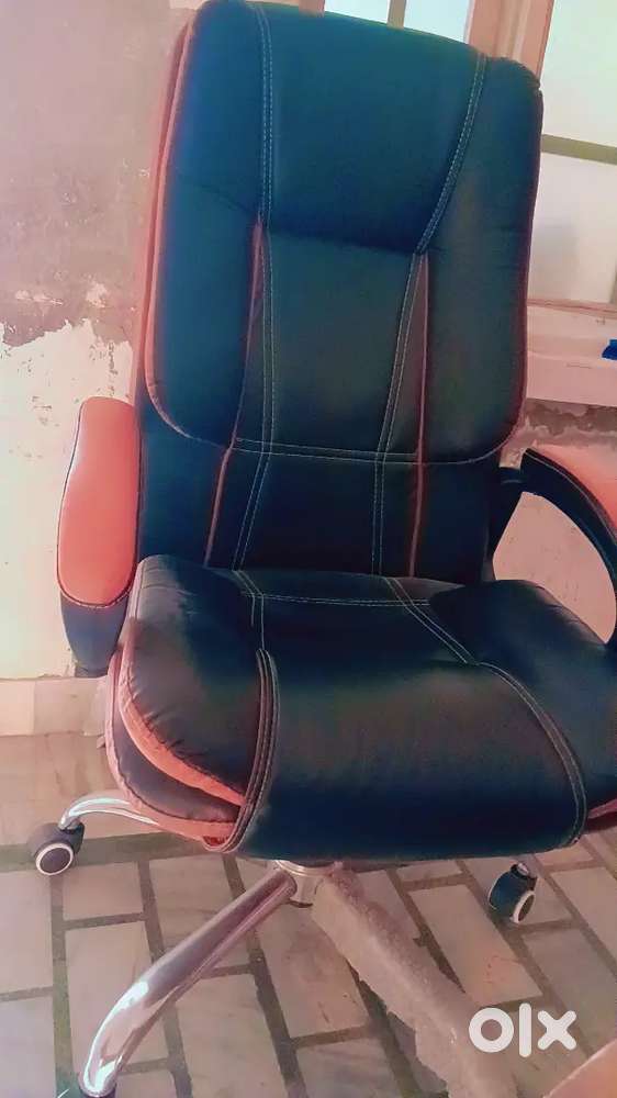 Leatherette Black Adjustable Height Office Chair with Back Support