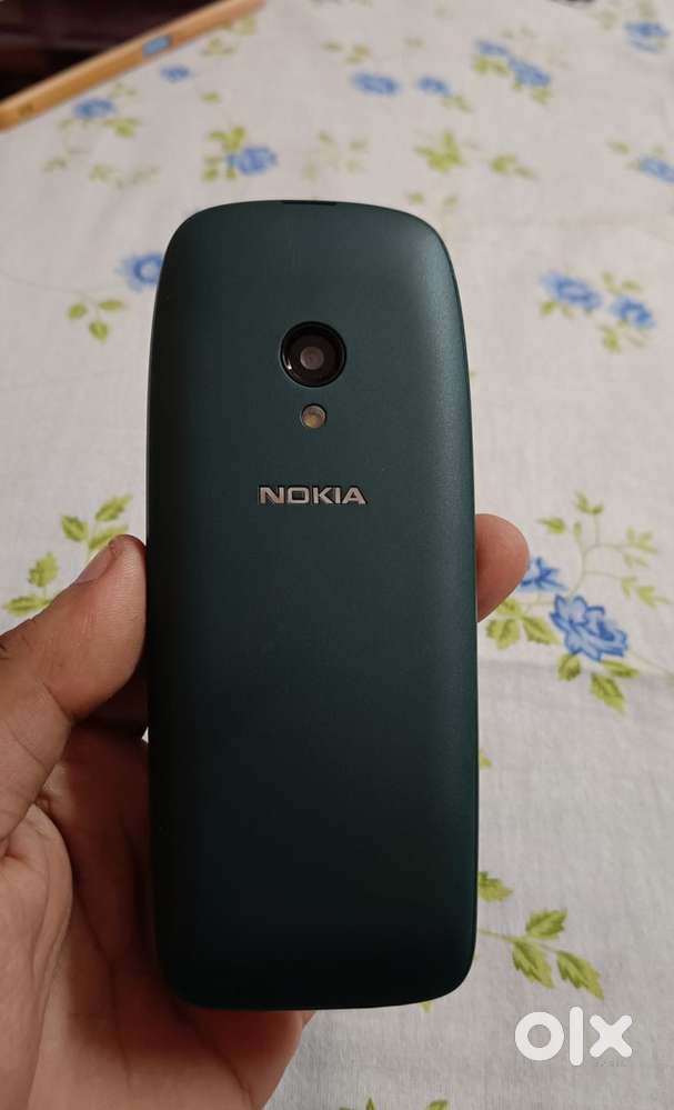 Nokia 6310 key pad phone with camera